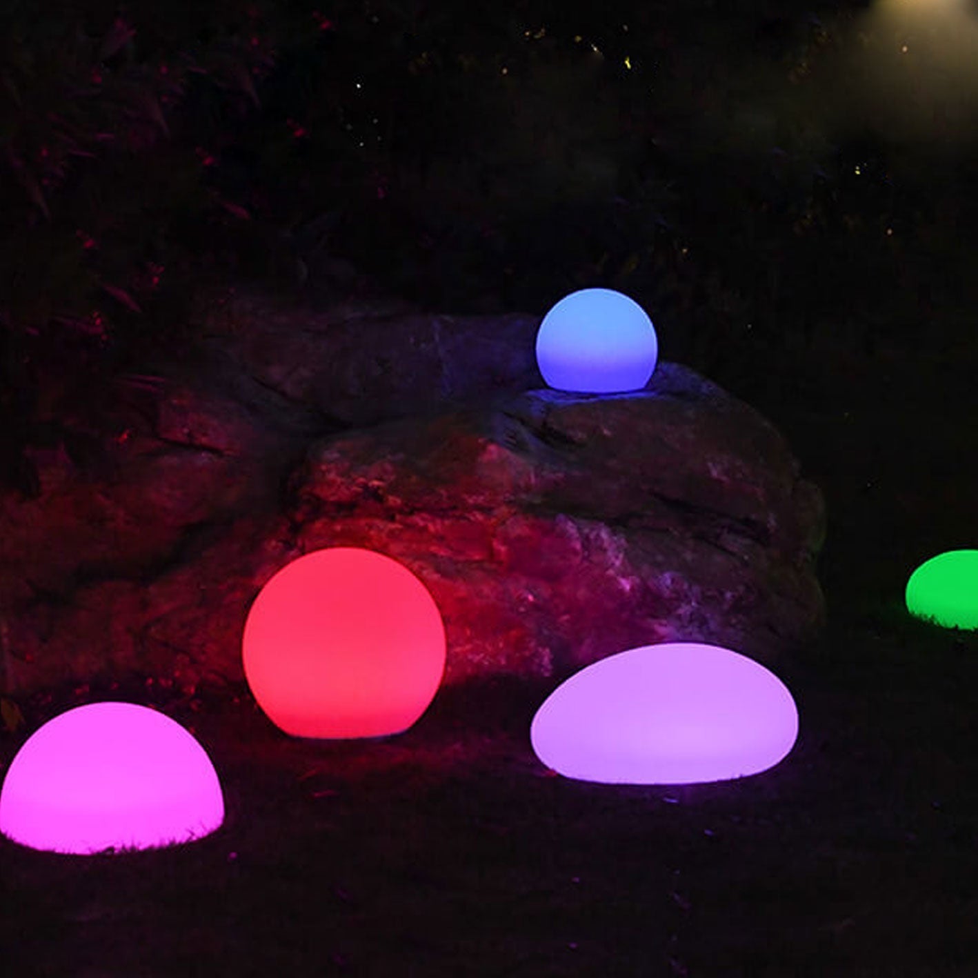 Solar LED Outdoor Glow Ball Light