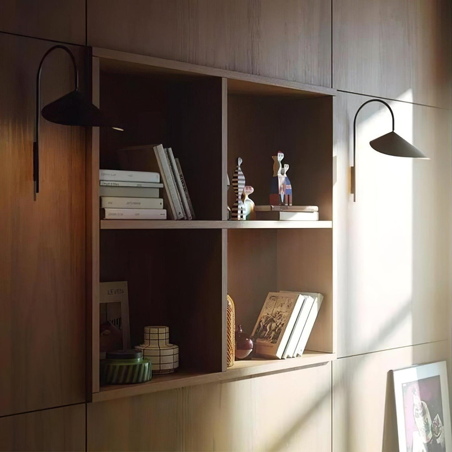 Arcora Curved Wall Light