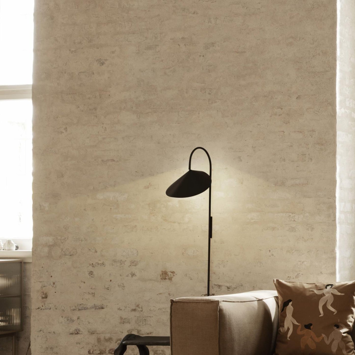 Arcora Curved Wall Light