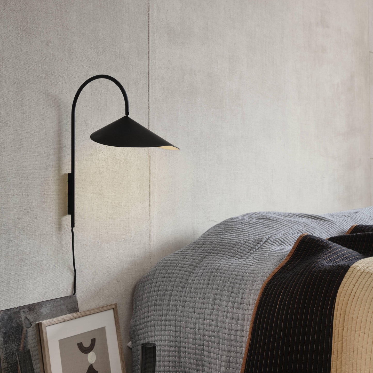 Arcora Curved Wall Light