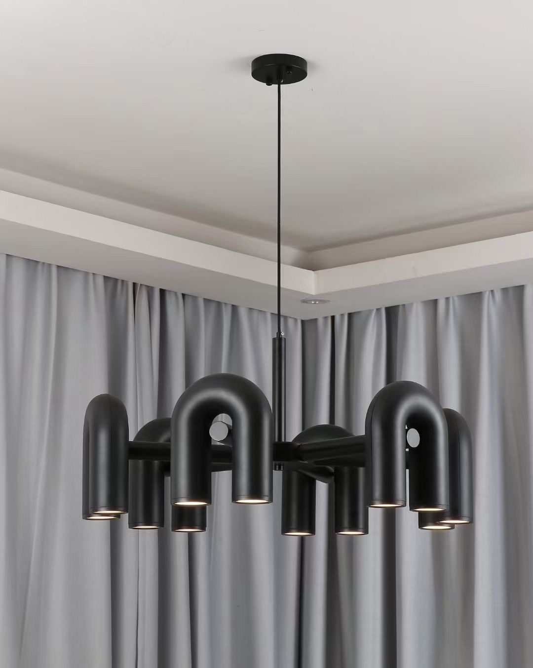 Lunaris Curve Chandelier