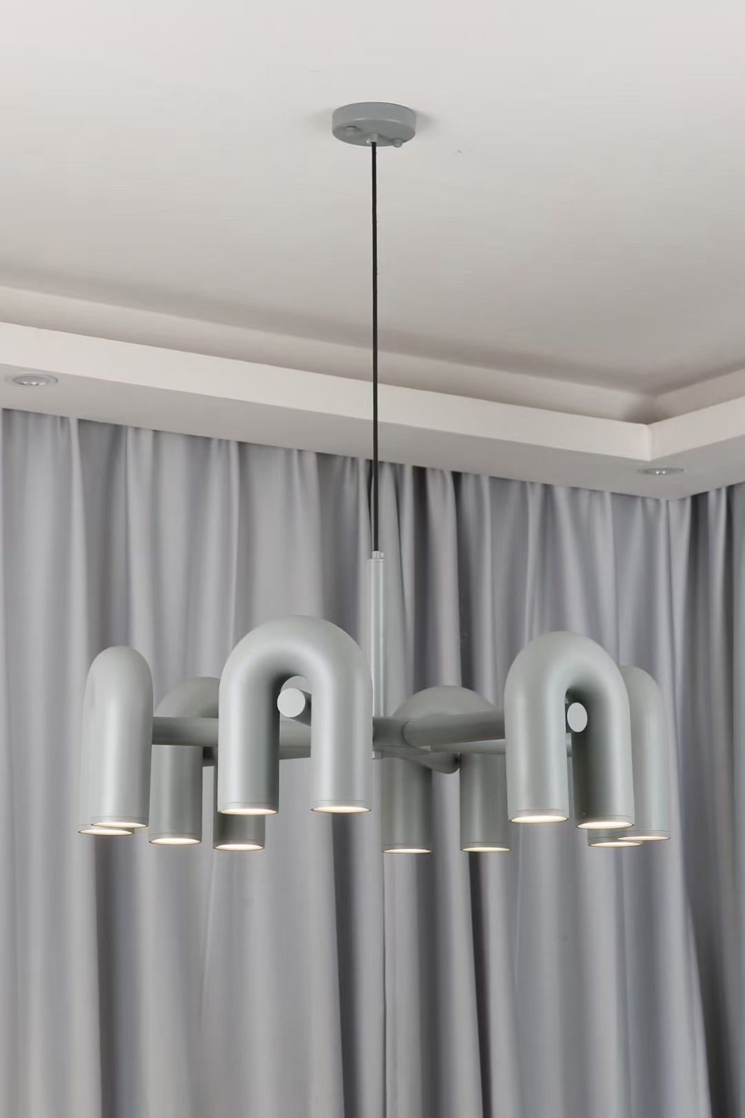 Lunaris Curve Chandelier