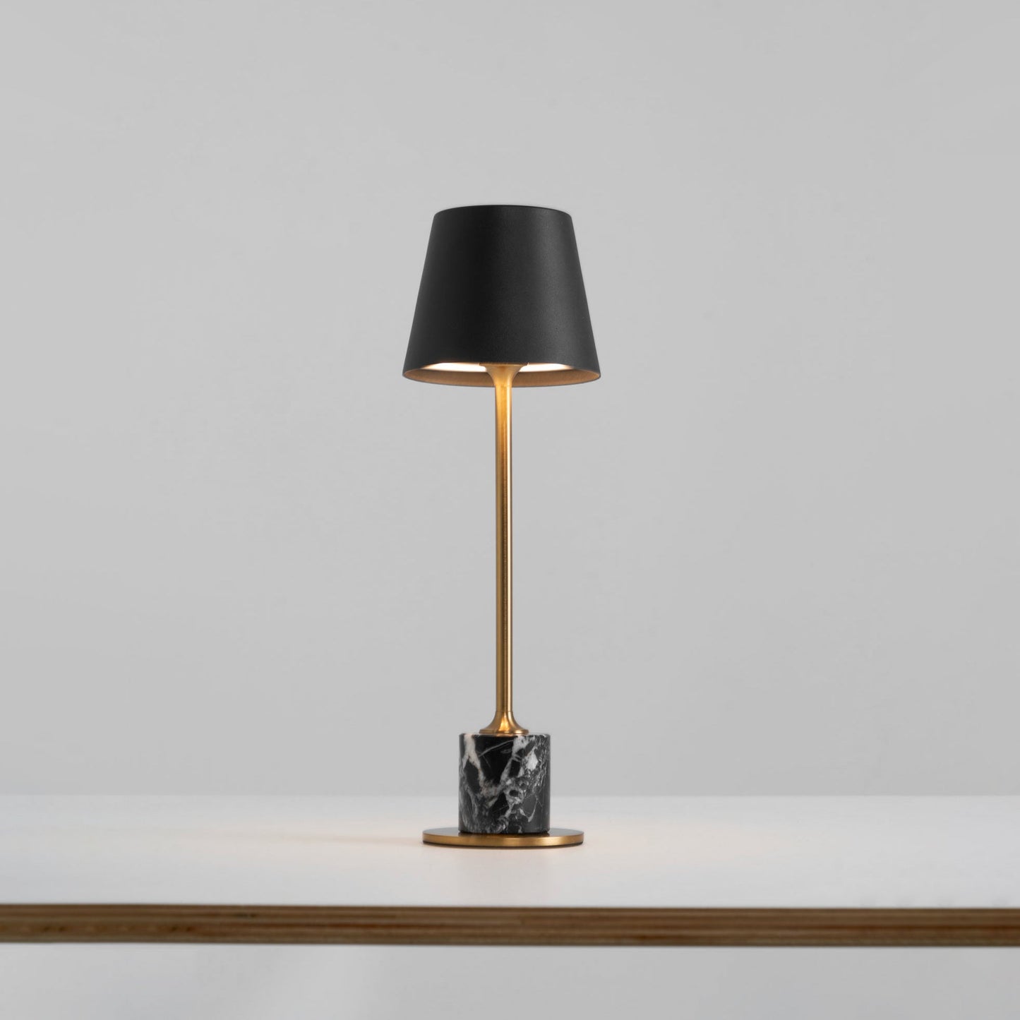 Lirio Mini Marble Table Lamp (Built-in Battery)