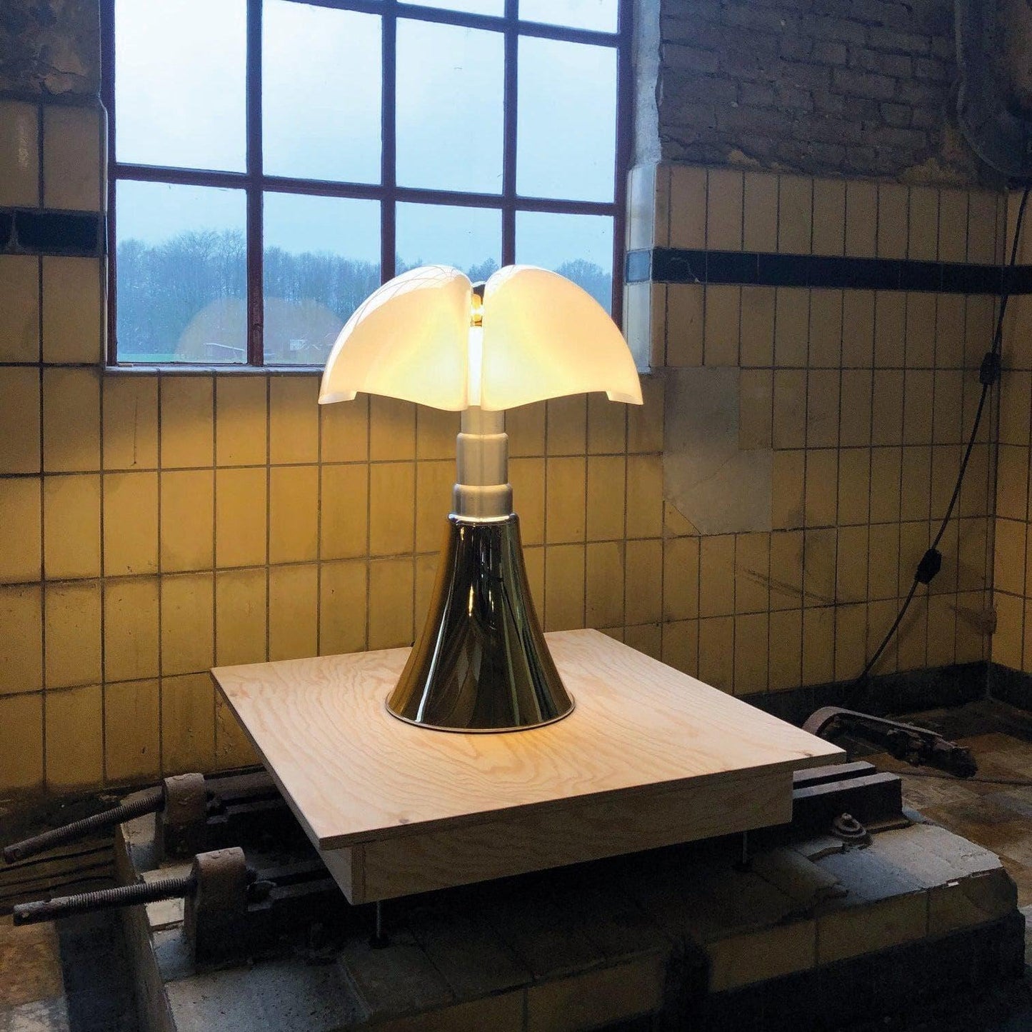 Pipistrello Modern Table Lamp