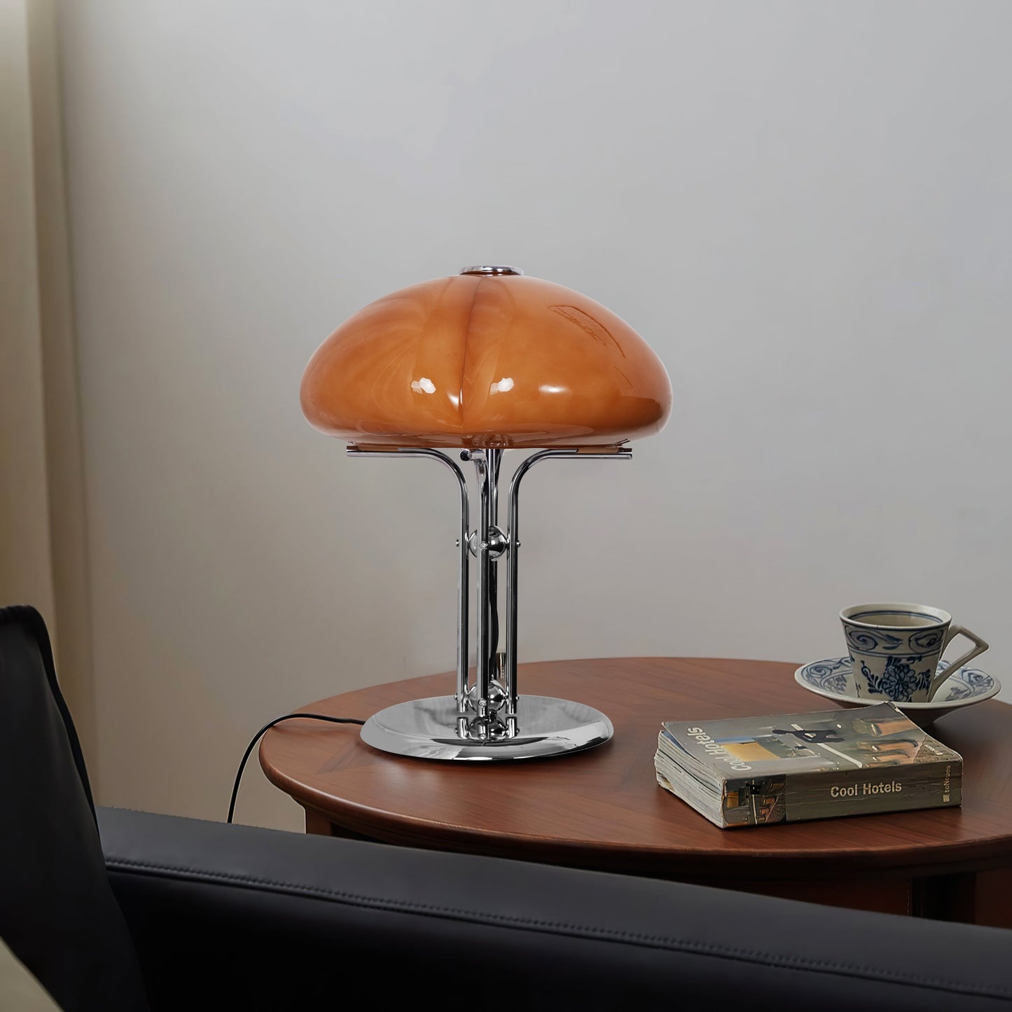 Curved Glass Four-Leaf Table Lamp