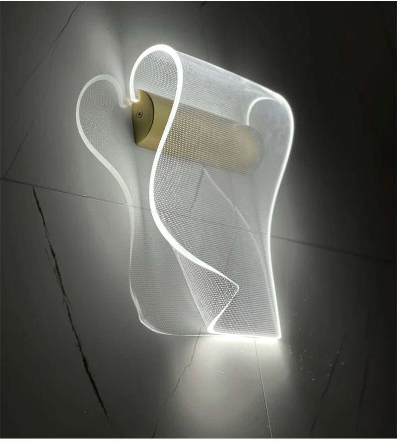 Zephyr Wall Lamp