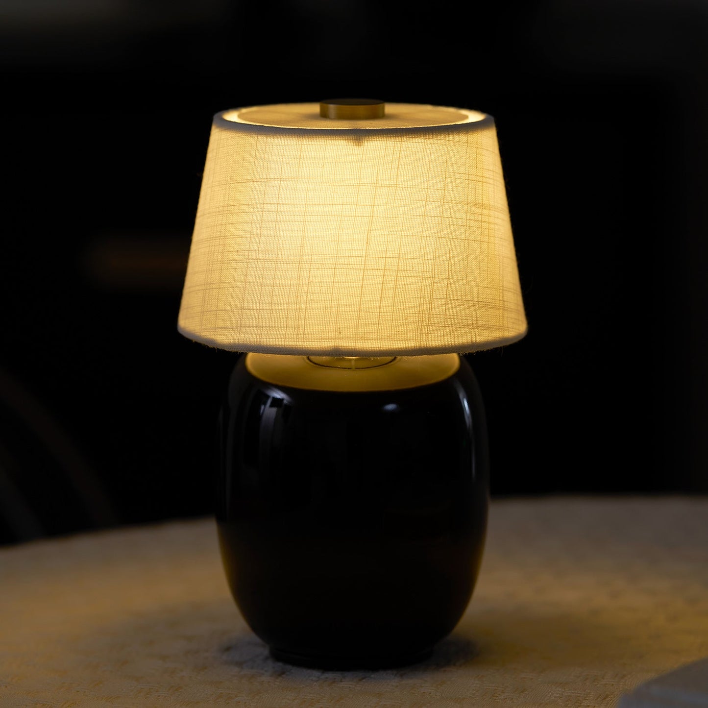 Torso Petite Table Lamp (Built-in Battery)